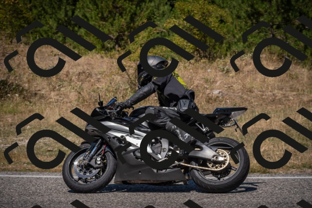 20250809122406-_5000960_am_