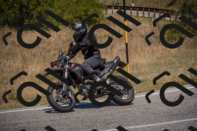 20250809122533-_5000962_am_