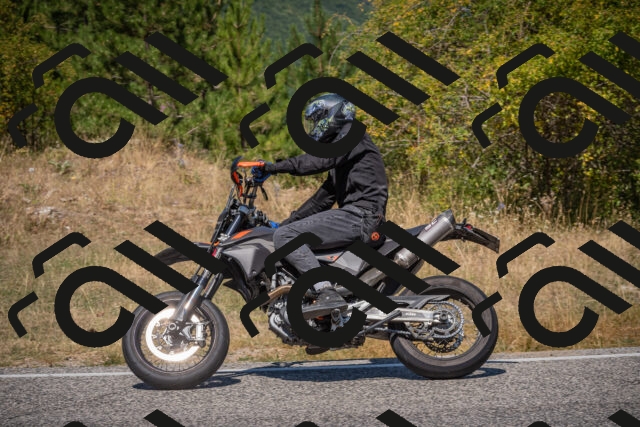 20250809122534-_5000963_am_