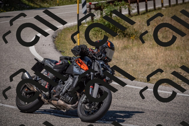 20250809122543-_5000968_am_