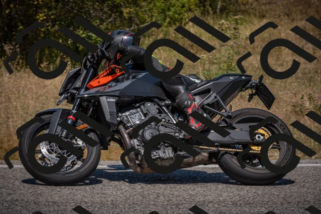 20250809122823-_5001005_am_