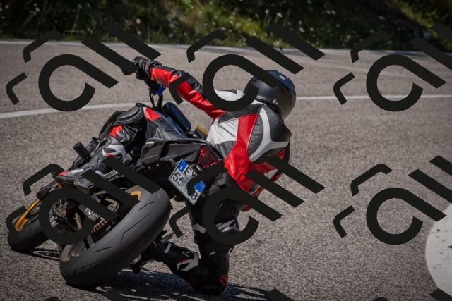 20250809123813-_5001174_am_