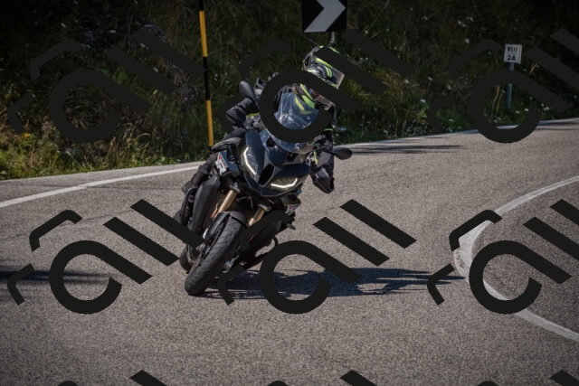 20250809124703-_5001255_am_