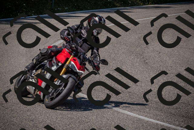 20250809130024-_5001367_am_