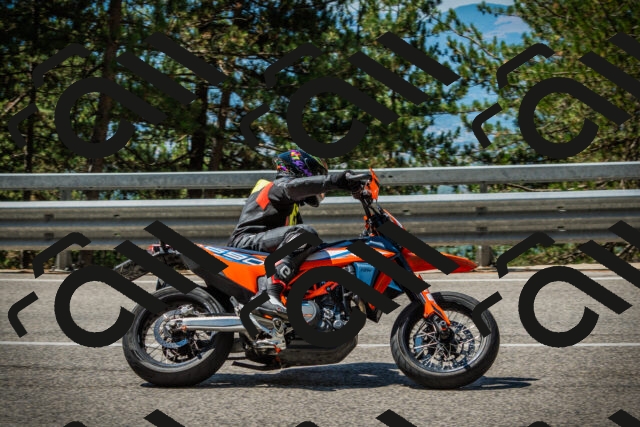 202508091136-DSC04006_c1_