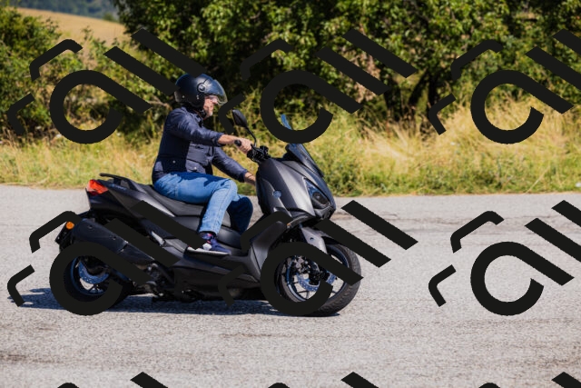 202508091044-_04A9285_c3