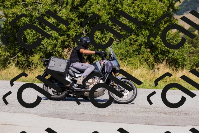 202508091259-_04A0210_c3