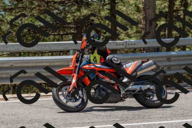 202508091317-DSC_3022_c4_