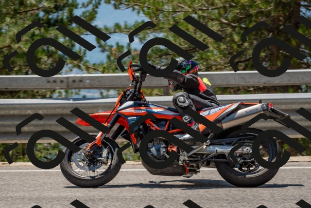 202508091317-DSC_3023_c4_