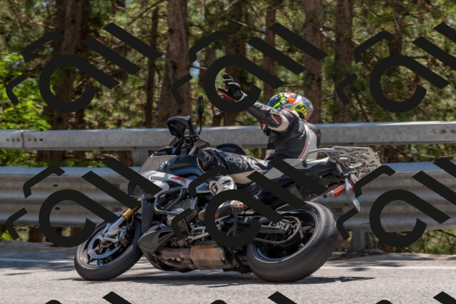 202508091348-DSC_3196_c4_