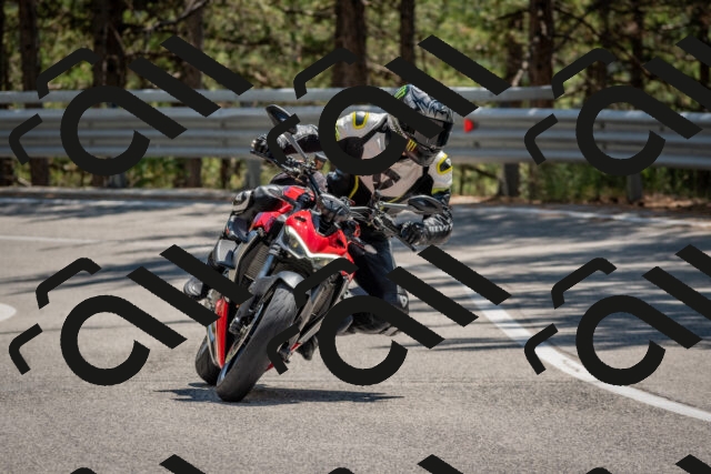 202508091351-DSC_3212_c4_