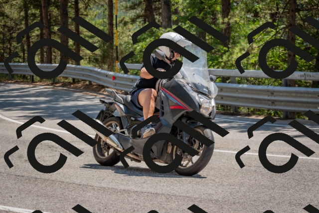 202508091403-DSC_3259_c4_