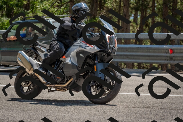 202508091407-DSC_3303_c4_