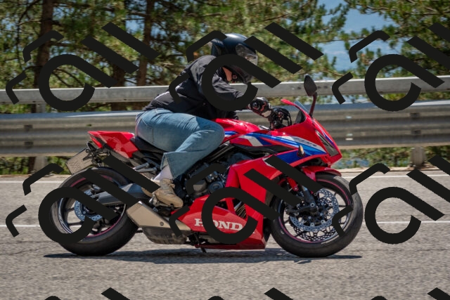 202508091407-DSC_3326_c4_