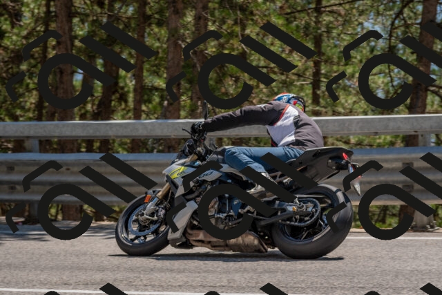 202508091433-DSC_3529_c4_