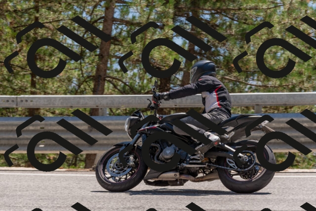 202508091433-DSC_3532_c4_