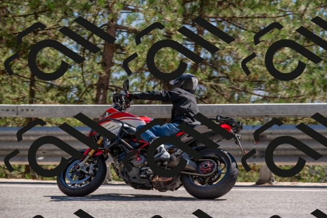 202508091534-DSC_3880_c4_