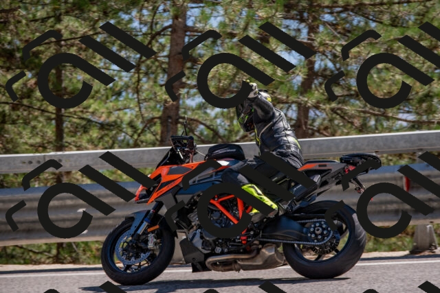 202508091540-DSC_3928_c4_