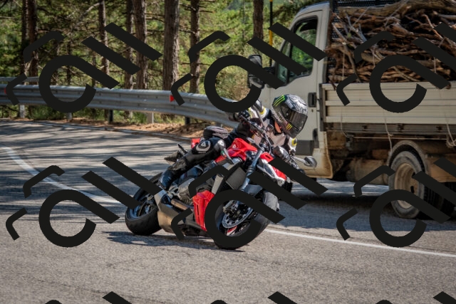 202508091547-DSC_3958_c4_