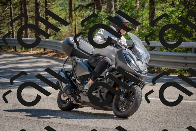 202508091556-DSC_4011_c4_