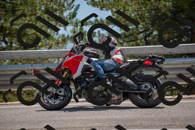 202508101438-DSC_4868_c4_