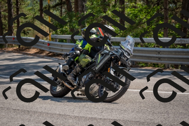 202508101523-DSC_5211_c4_