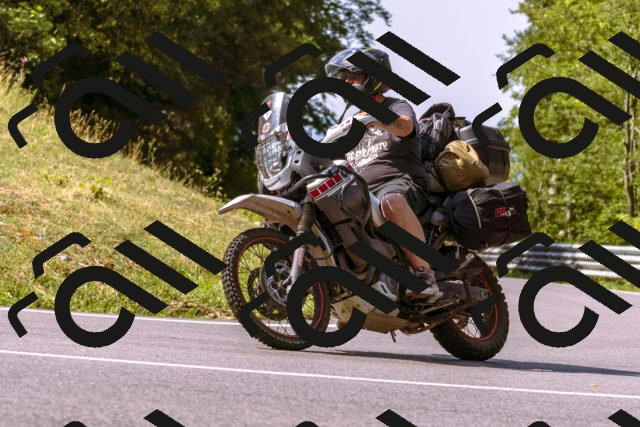 202508101053-_DSC6296_d1_