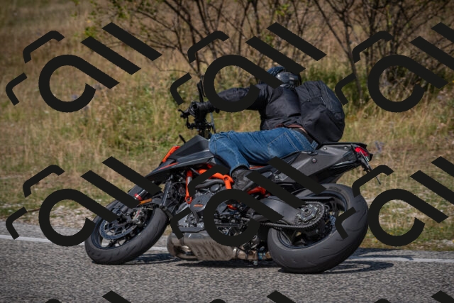 20250816121620-_5005598_am_