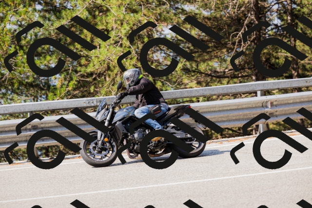 202508161027-_04A0327_c3