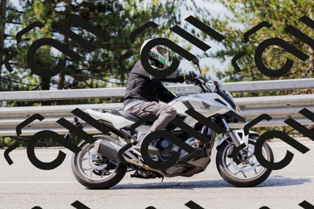 202508161044-_04A0430_c3