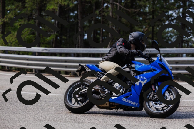 202508161059-_04A0471_c3