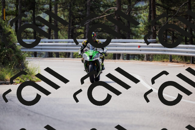 202508161059-_04A0477_c3