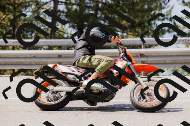 202508161132-_04A0691_c3