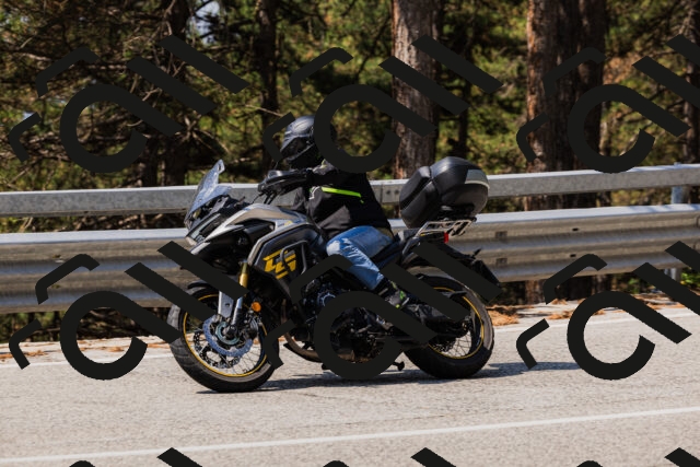 202508161142-_04A0771_c3