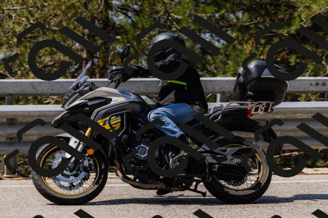 202508161142-_04A0772_c3