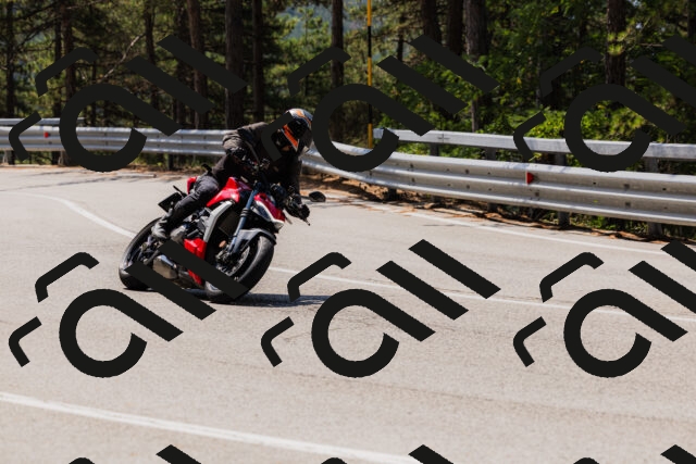 202508161157-_04A0870_c3