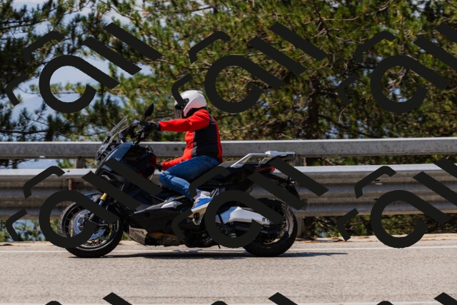 202508161207-_04A0940_c3