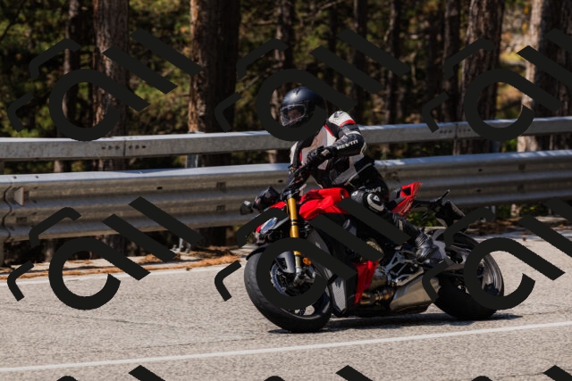 202508161208-_04A0945_c3