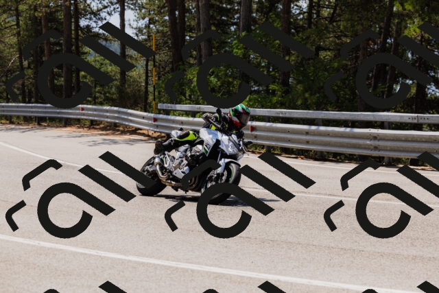 202508161212-_04A0995_c3