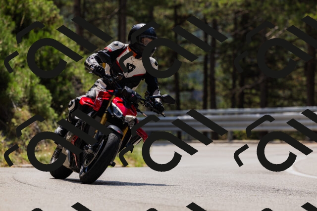 202508161222-_04A1054_c3