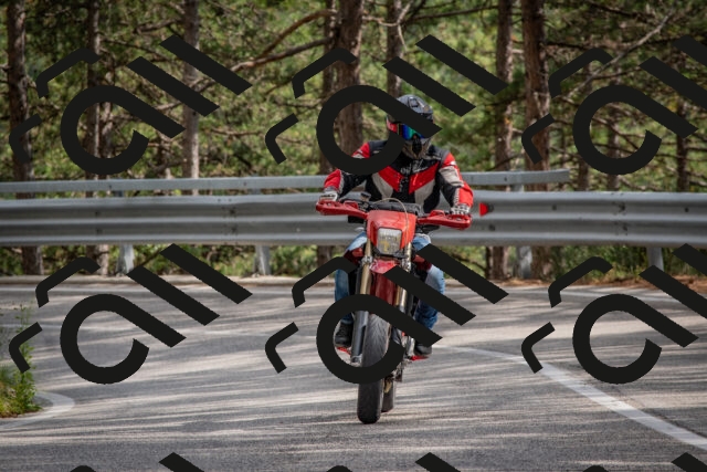 202508231613-DSC_7561_c4_