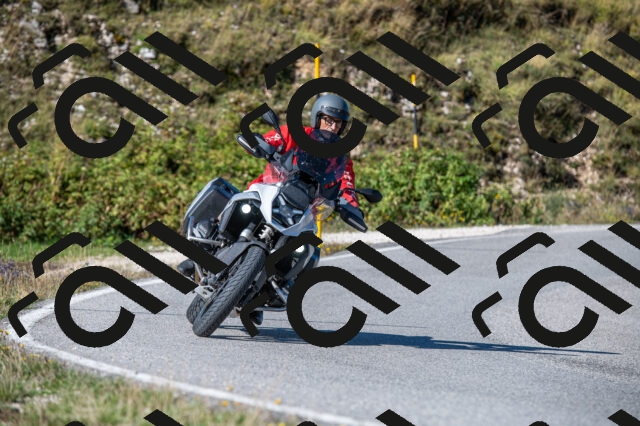 202508311005-M22_8001_m2_