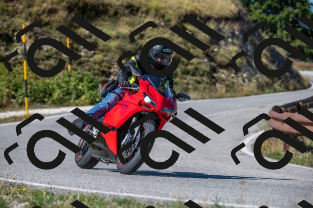 202508311047-M22_8070_m2_