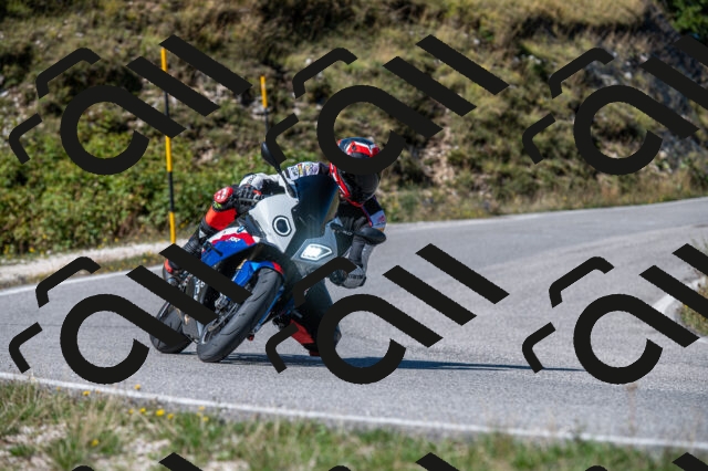 202508311103-M22_8111_m2_