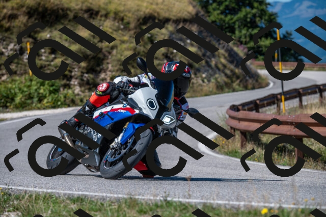 202508311103-M22_8112_m2_