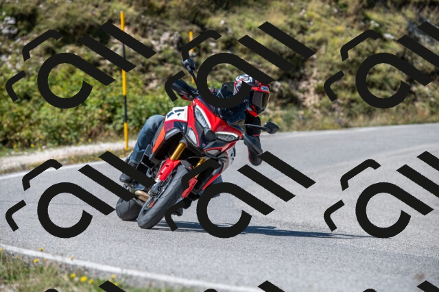 202508311143-M22_8201_m2_