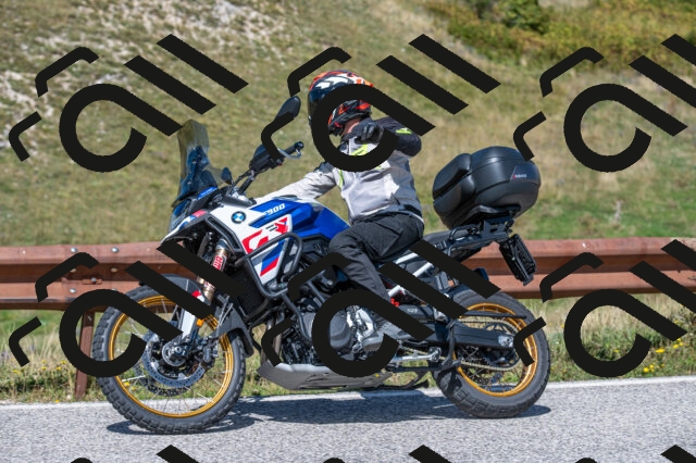 202508311205-M22_8310_m2_