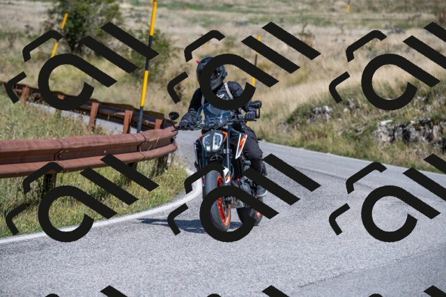 202508311205-M22_8311_m2_