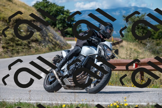 202508311210-M22_8359_m2_