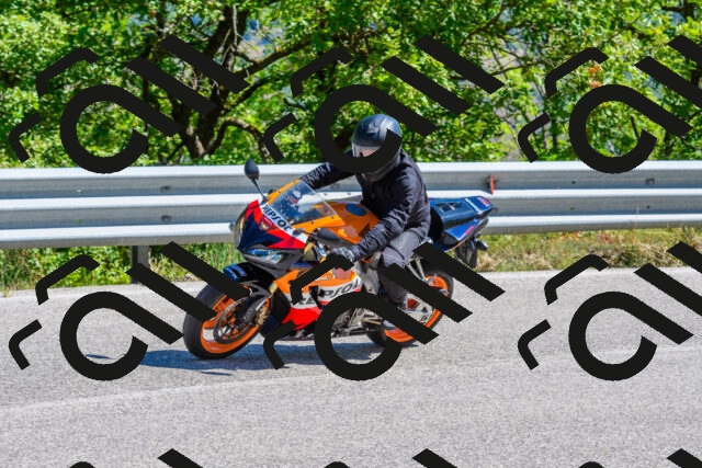 202508311117-R01_3176_r01_